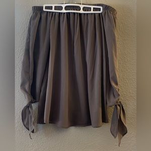 Women’s long sleeves, off the shoulder Top, Gray Chiffon, Size L